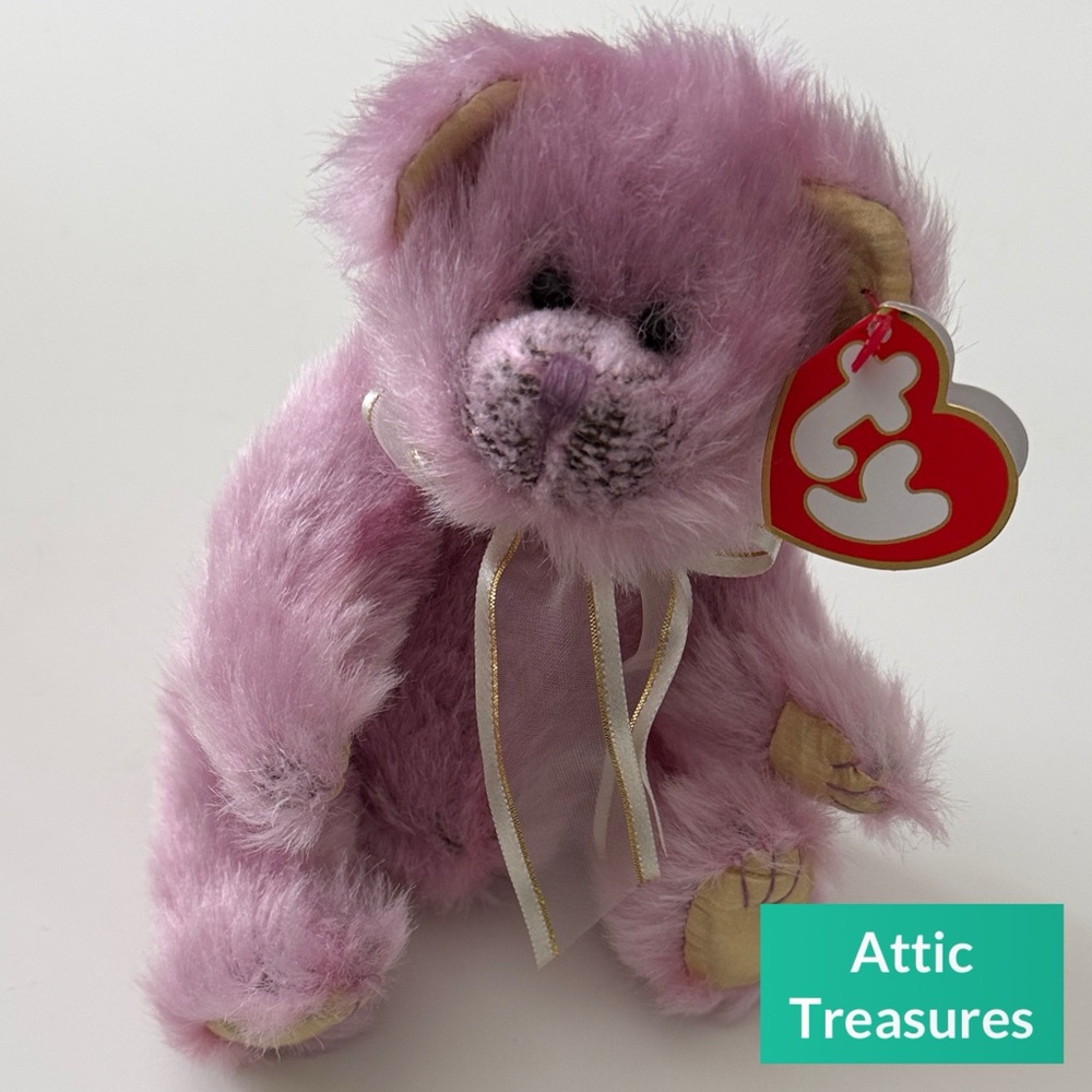 Retired 2001 Attic Treasures Sophia the Bear - “Pretty as a Picture!”